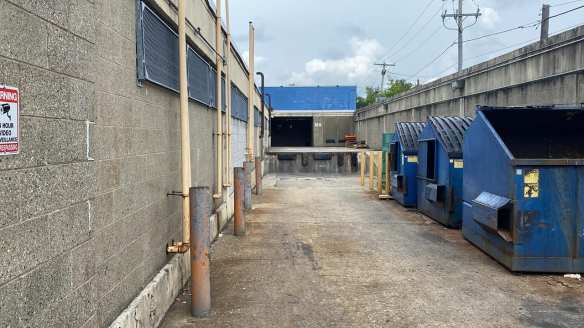 Scenic entry vestibule to PIckett Pool